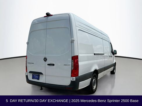 Used 2025 Mercedes-Benz Sprinter 2500 image 7
