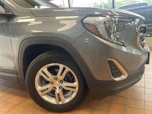 Used 2018 GMC Terrain SLE w/ Driver Convenience Package AWD/4WD image 2