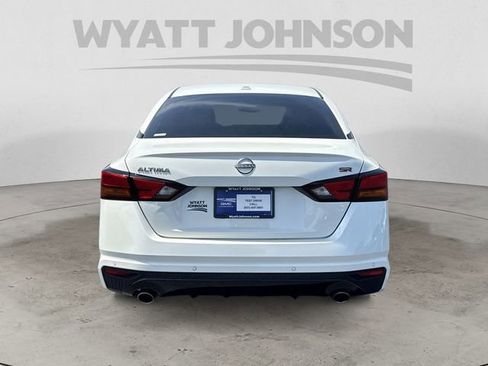 Used 2024 Nissan Altima 2.5 SR w/ SR Premium Package FWD image 4