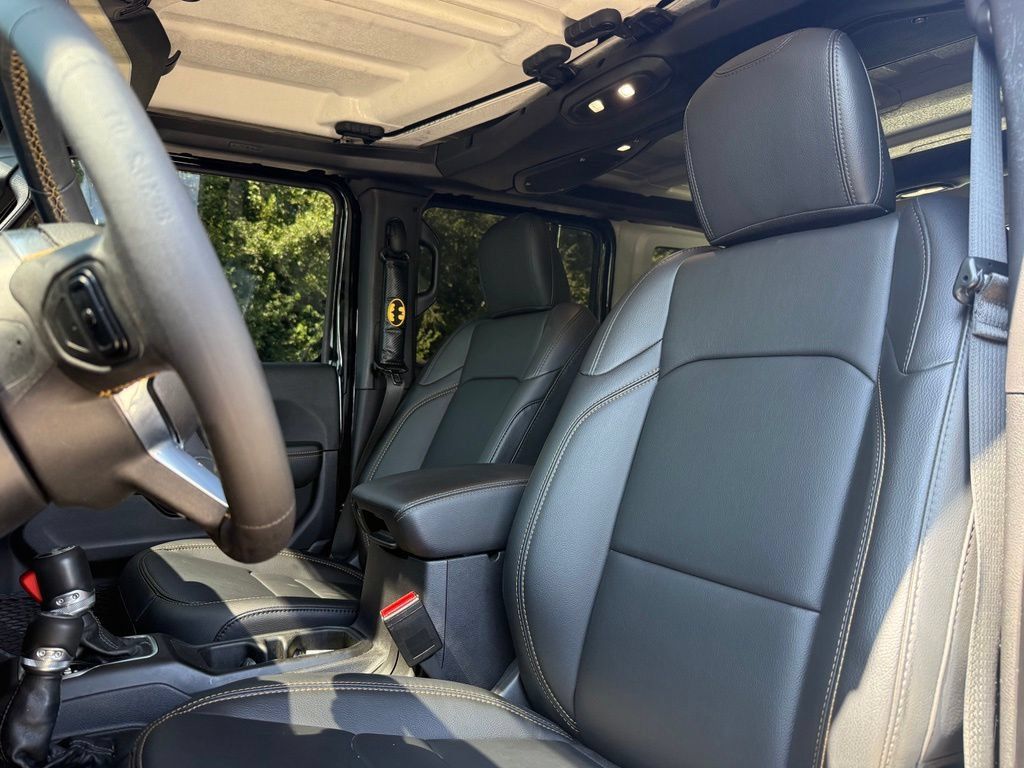 Used 2024 Jeep Wrangler Unlimited Sahara w/ Technology Group AWD/4WD image 8