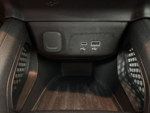 Used 2025 Chevrolet TrailBlazer LT FWD image 17
