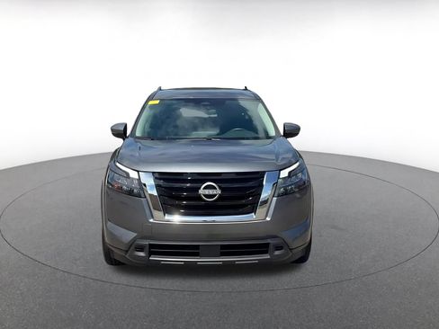Used 2025 Nissan Pathfinder SV FWD image 4