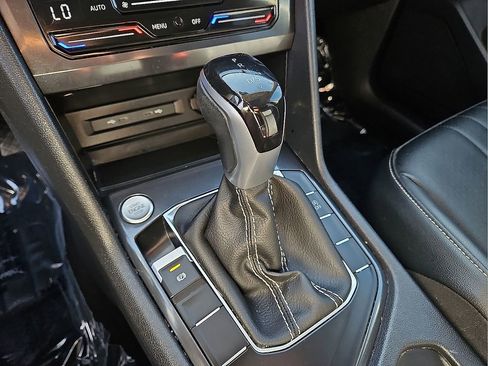 Used 2023 Volkswagen Tiguan SE image 25