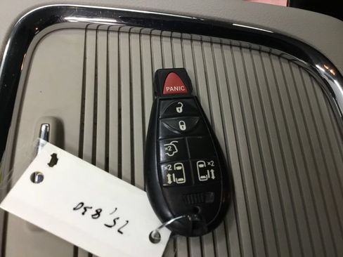 Used 2015 Dodge Grand Caravan SXT FWD image 10