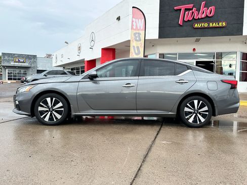 Used 2021 Nissan Altima 2.5 SV image 8
