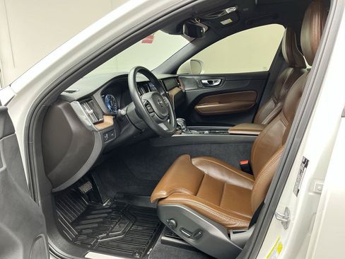 Used 2021 Volvo XC60 T5 Inscription w/ Advanced Package AWD/4WD image 3