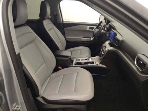 Used 2021 Ford Explorer XLT w/ Equipment Group 202A image 21