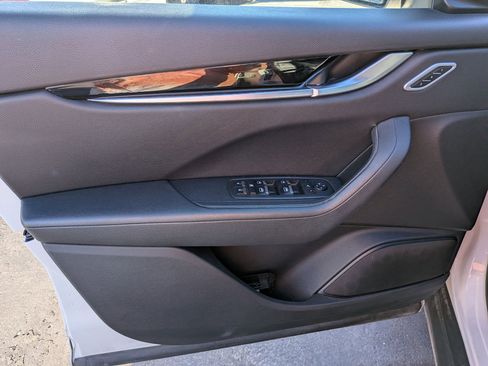 Used 2023 Maserati Levante Modena image 14