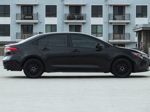 Used 2021 Toyota Corolla LE w/ Carpet Mat Package (TMS) image 10