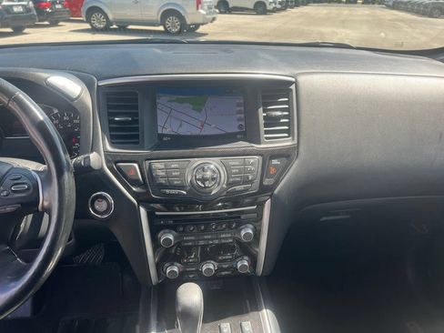 Used 2019 Nissan Pathfinder SL w/ Rock Creek Edition FWD image 10