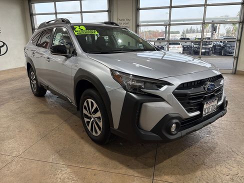 Used 2024 Subaru Outback Premium image 4