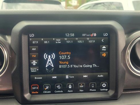 Used 2021 Jeep Wrangler Unlimited Sahara AWD/4WD image 19