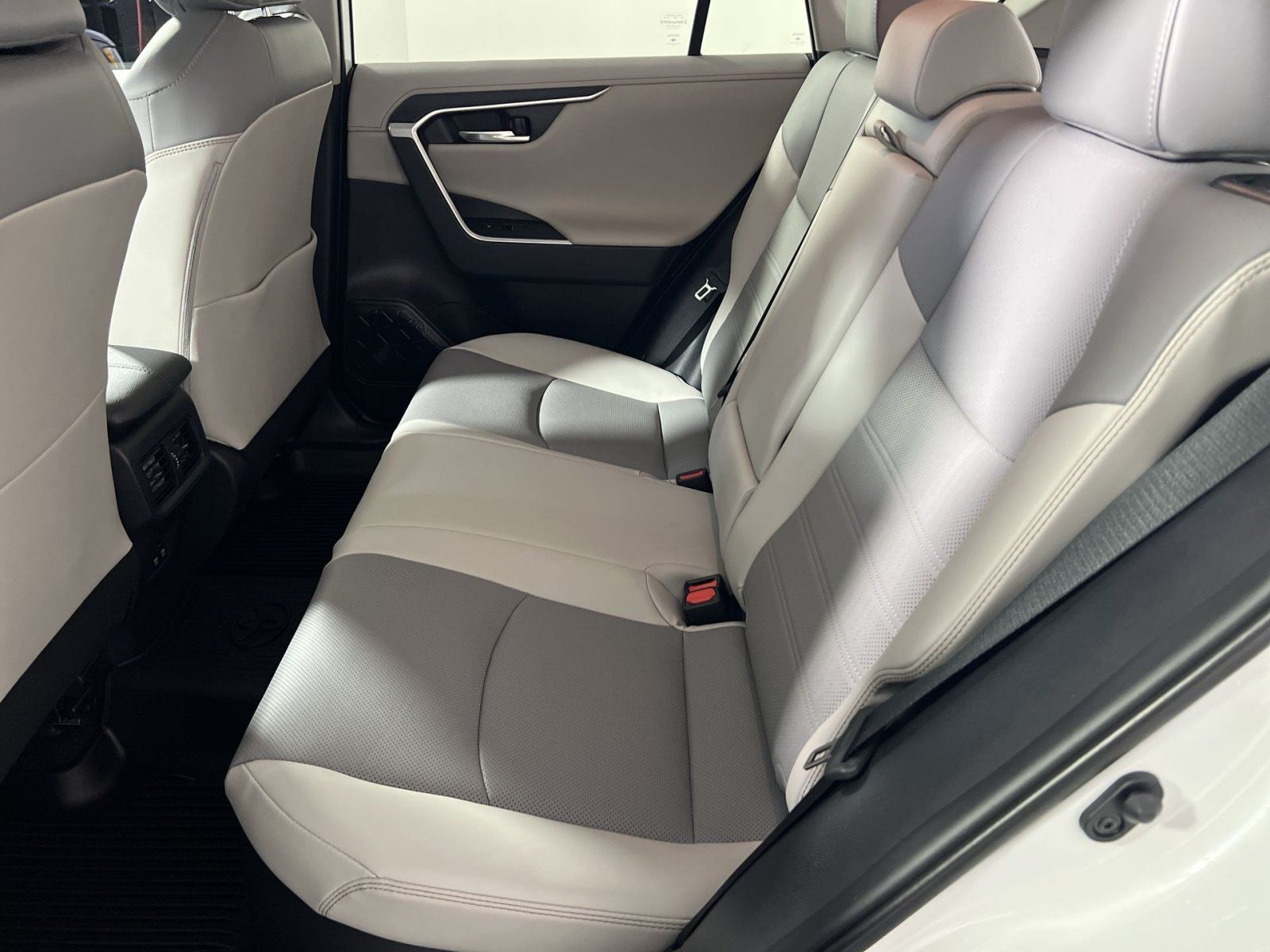 Used 2019 Toyota RAV4 Limited AWD/4WD image 25
