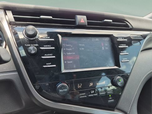 Used 2019 Toyota Camry SE FWD image 12