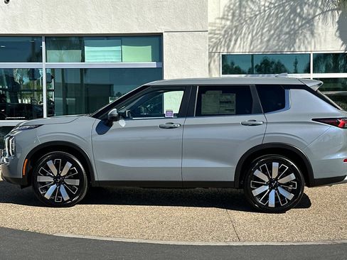 New 2026 Mitsubishi Outlander SE image 7