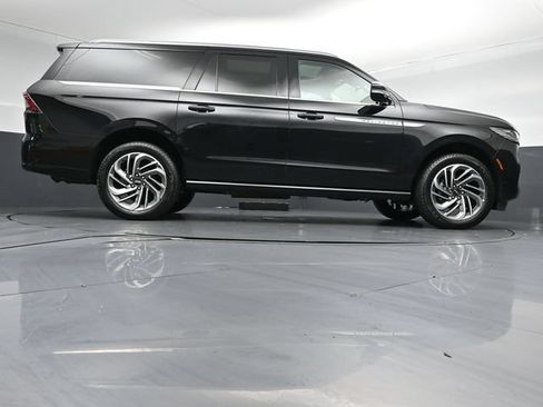 Certified 2025 Lincoln Navigator L Reserve AWD/4WD image 47