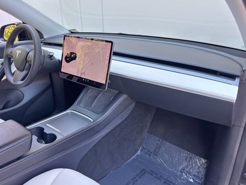 Used 2021 Tesla Model Y Long Range image 15