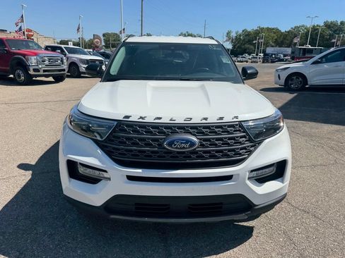 Certified 2024 Ford Explorer XLT w/ Equipment Group 202A AWD/4WD image 2