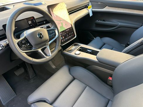 New 2025 Volvo EX90 Ultra image 9