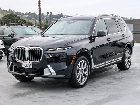 Used 2024 BMW X7 xDrive40i image 3