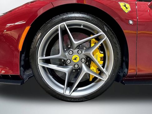Used 2021 Ferrari F8 Tributo RWD image 28