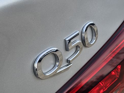 Used 2018 INFINITI Q50 Luxe image 11