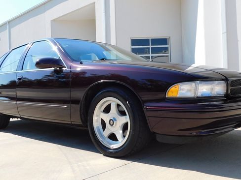 Used 1996 Chevrolet Impala SS RWD image 35