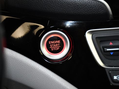 Used 2019 Honda Pilot Touring image 24