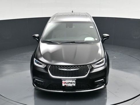 New 2026 Chrysler Pacifica Select AWD/4WD image 13