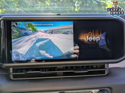 Used 2024 Jeep Gladiator Mojave AWD/4WD image 13