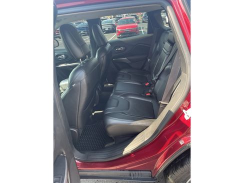 Used 2019 Jeep Cherokee Limited image 11