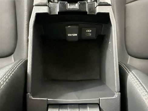 Certified 2025 Toyota Corolla Cross XLE FWD image 31