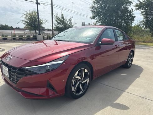 Used 2023 Hyundai Elantra SEL w/ Convenience Package FWD image 7