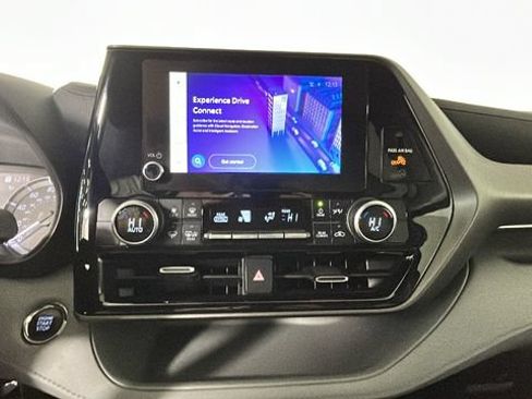 Used 2023 Toyota Highlander L FWD image 23