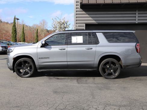 Used 2022 Chevrolet Suburban RST w/ Luxury Package AWD/4WD image 7