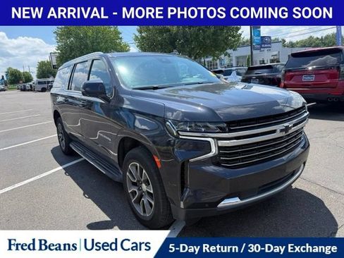 Used 2023 Chevrolet Suburban LT w/ LT Signature Plus Package AWD/4WD image 1