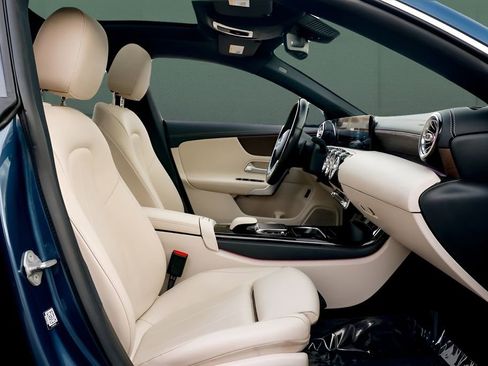 Used 2021 Mercedes-Benz CLA 250 4MATIC image 15