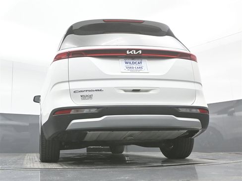 Used 2022 Kia Carnival EX image 36