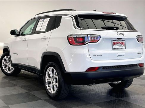 Used 2024 Jeep Compass Latitude AWD/4WD image 10