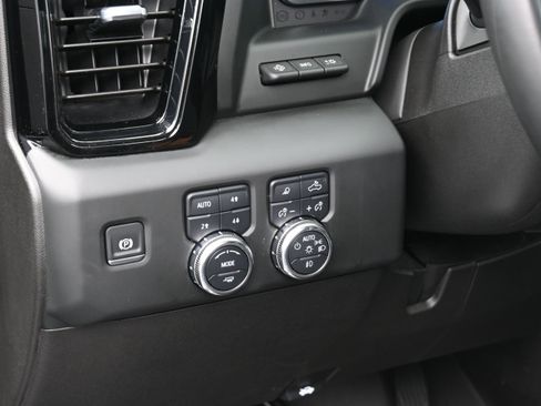 Used 2024 GMC Sierra 2500 AT4 w/ Technology Package AWD/4WD image 23
