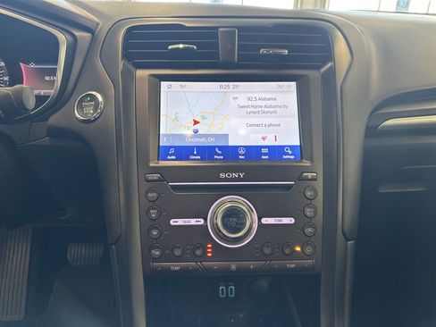 Used 2020 Ford Fusion Titanium image 3