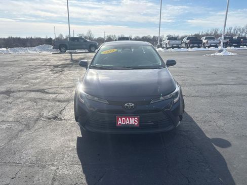 Used 2023 Toyota Corolla LE image 3