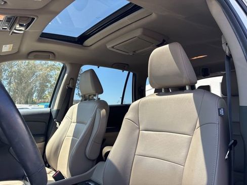 Used 2019 Honda Pilot Touring image 8