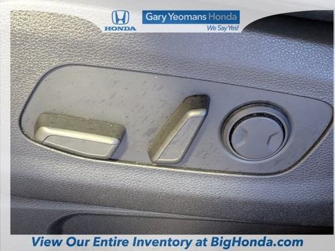 Used 2024 Kia Carnival EX FWD image 24