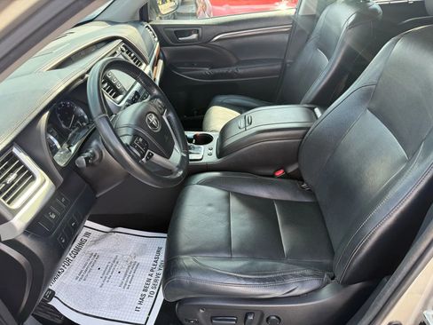Used 2015 Toyota Highlander Limited AWD/4WD image 12