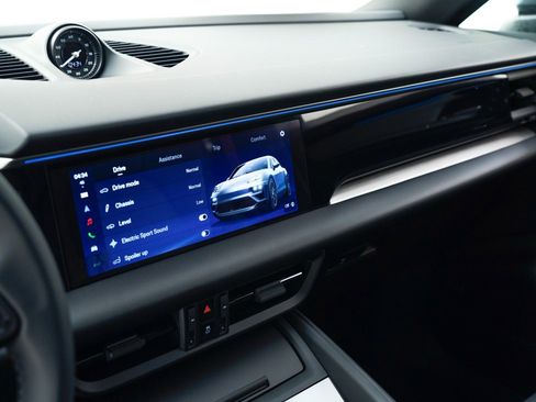 New 2025 Porsche Macan 4S Electric image 29