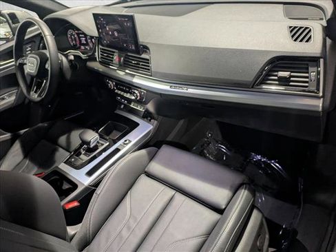 Certified 2025 Audi Q5 2.0T Premium Plus image 21