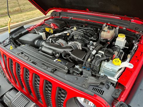 Used 2022 Jeep Gladiator Rubicon w/ Cold Weather Group image 26