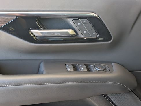 Used 2026 Chevrolet Suburban Z71 w/ Comfort Package AWD/4WD image 16