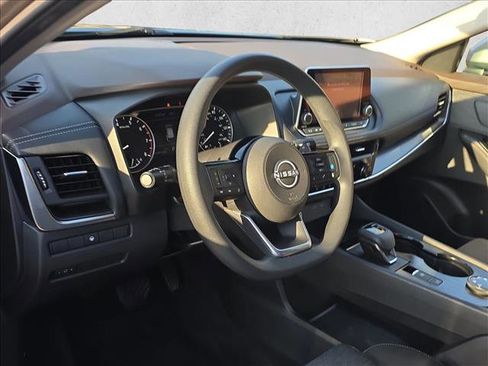 Used 2023 Nissan Rogue SV image 9